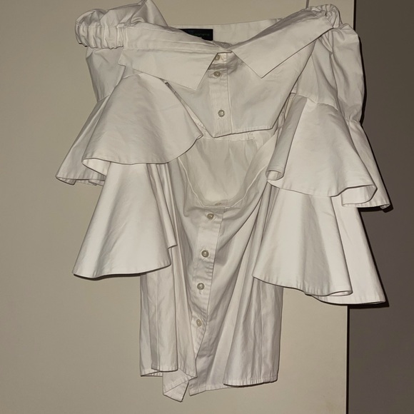 Selling a short white dress. - Picture 2 of 5